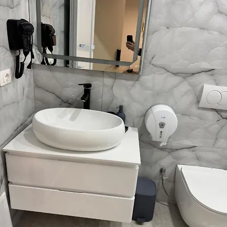 London Restaurant Hotel 4*