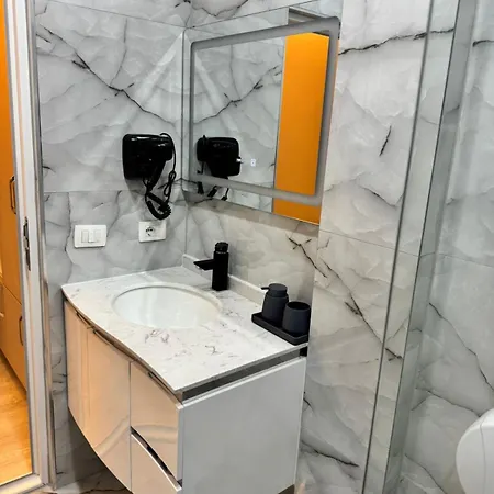 London Restaurant Hotel Kukes