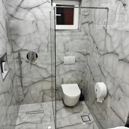 London Restaurant 4* Kukes