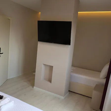 London Restaurant 4* Kukes