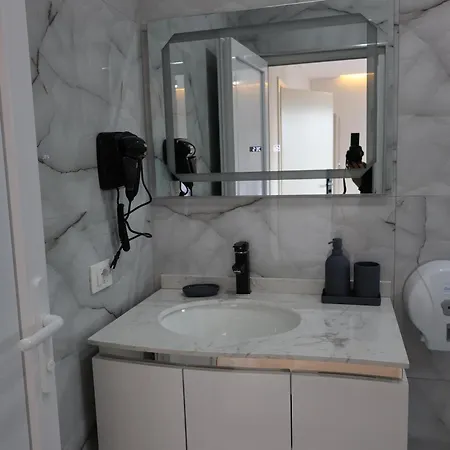 Hotel London Restaurant Kukes