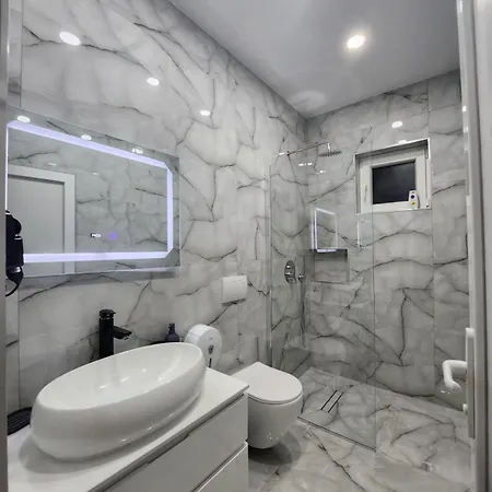 London Restaurant Hotel Kukes