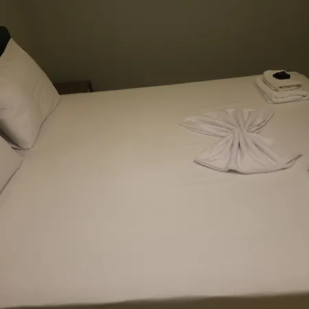London Restaurant Hotell 4*