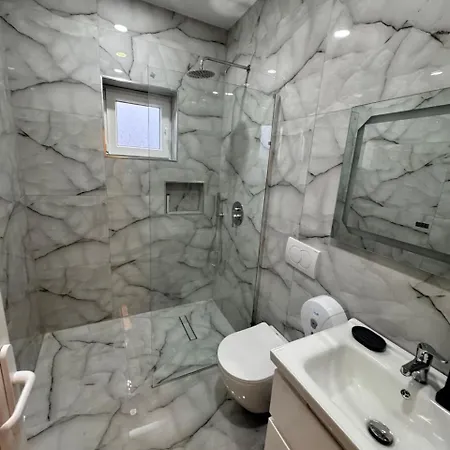 London Restaurant 호텔