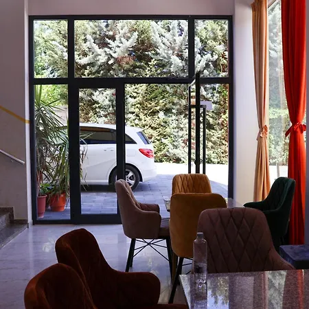 London Restaurant 호텔