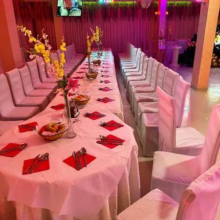 London Restaurant מלון
